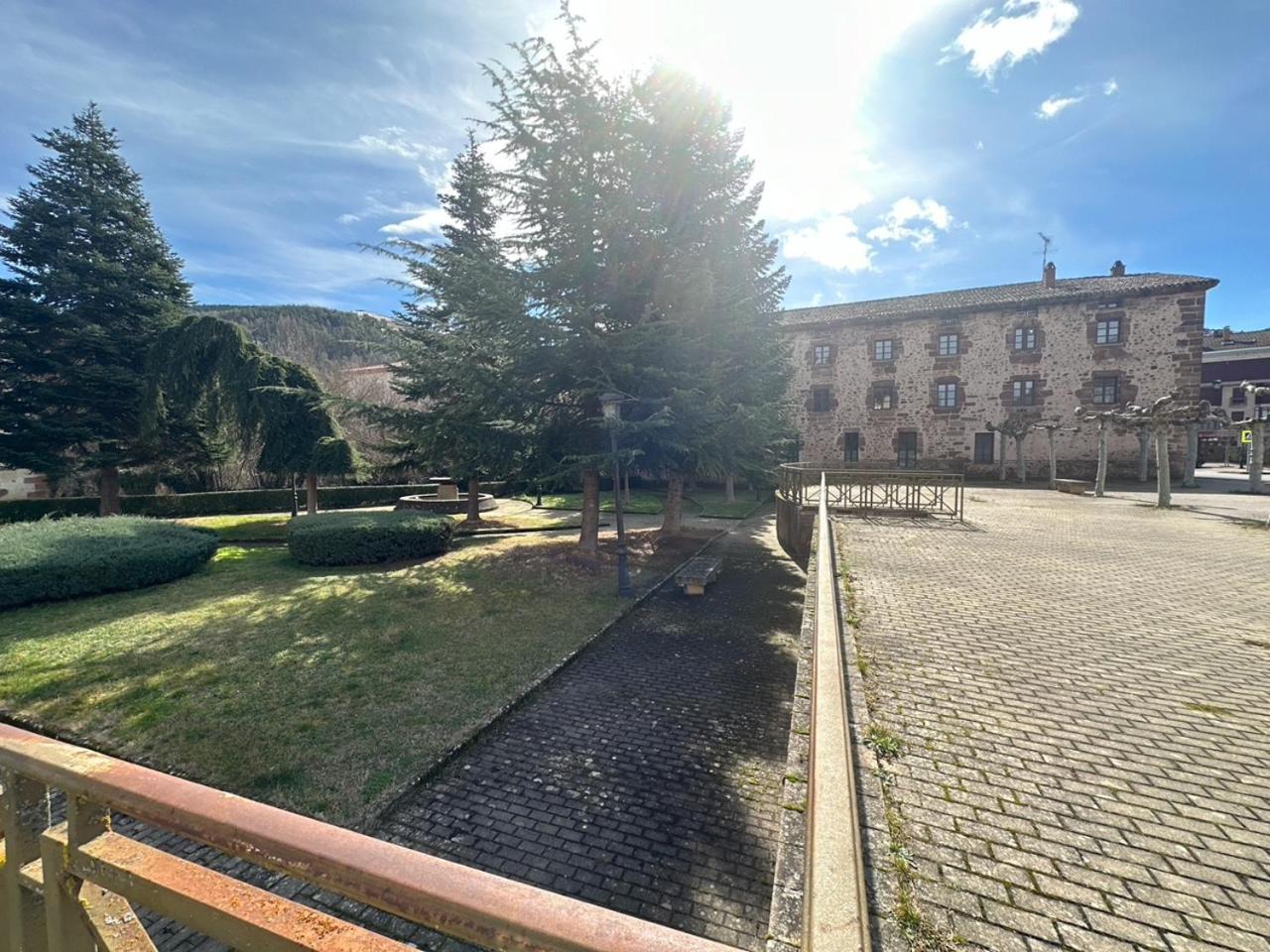 Hotel Y Albergue Real Fabrica De Эскарай Экстерьер фото